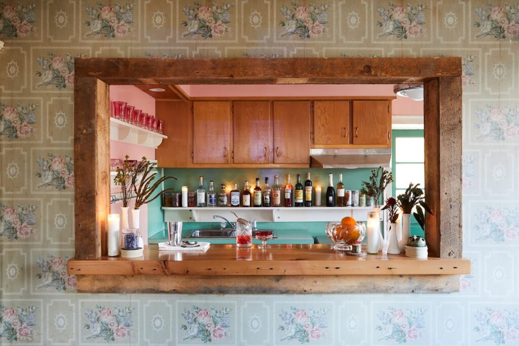 A look inside the bar 