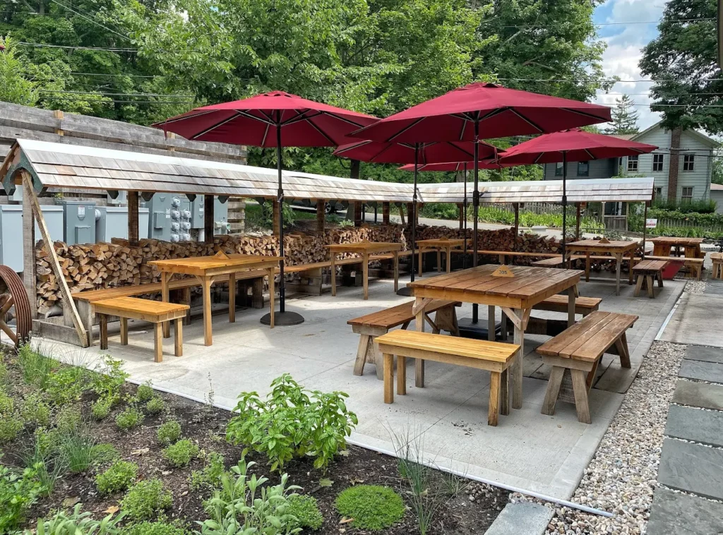 outdoor seating area at Roe Jan Brewing Co