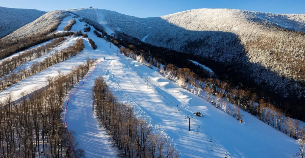 Find the best places to ski in the Northeast, from New York and the Poconos to Vermont, New Hampshire, Maine, Massachusetts, and Connecticut.