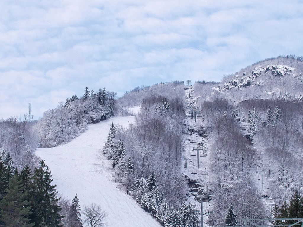 Find the best places to ski in the Northeast, from New York and the Poconos to Vermont, New Hampshire, Maine, Massachusetts, and Connecticut.